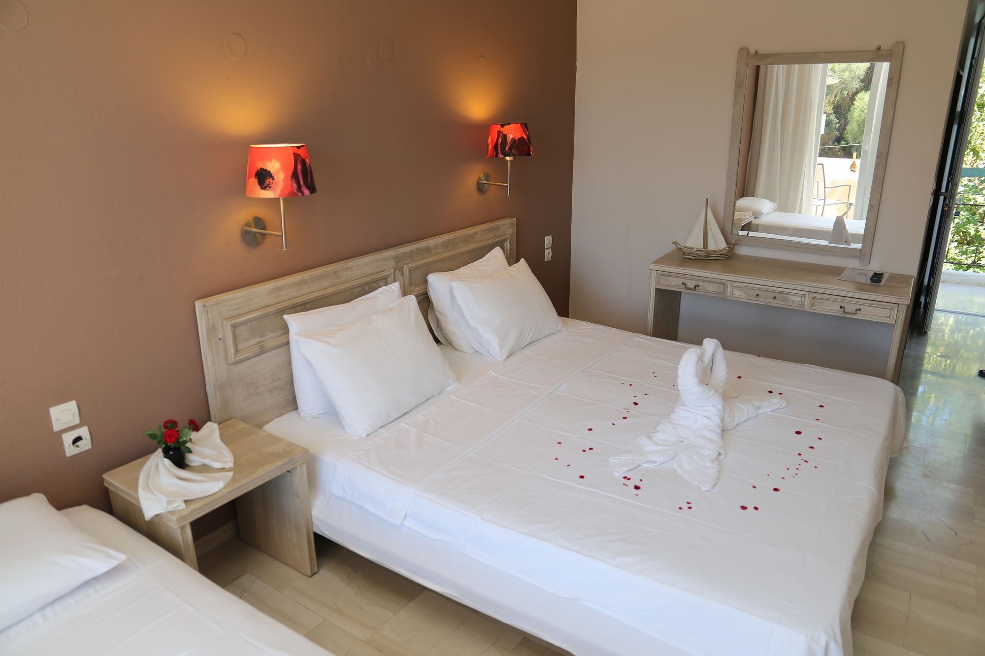 Sunshine Inn Hotel Lygia  Buitenkant foto